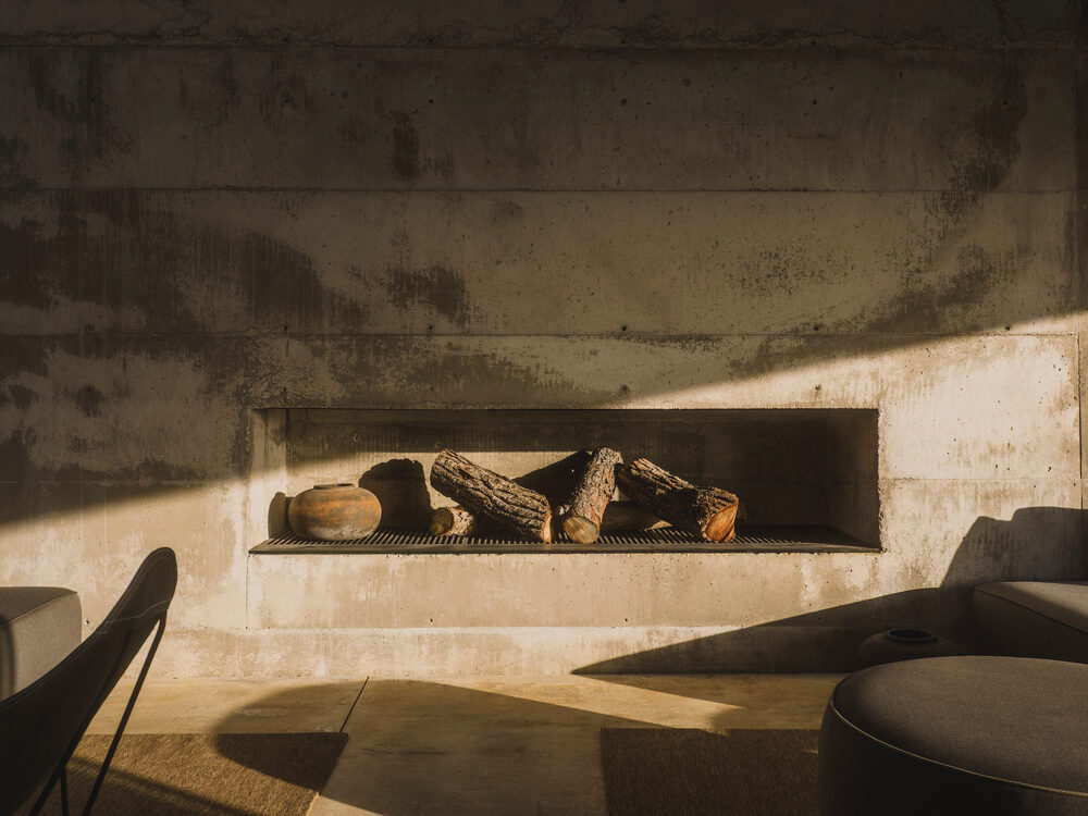 Cheminée en béton brut, Villa Kobalt